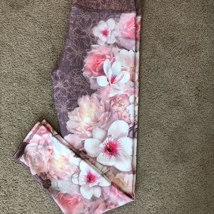 Floral leggings NWOT